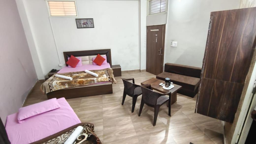 Hotel Shivanjali Palace Uddzsaín Kültér fotó