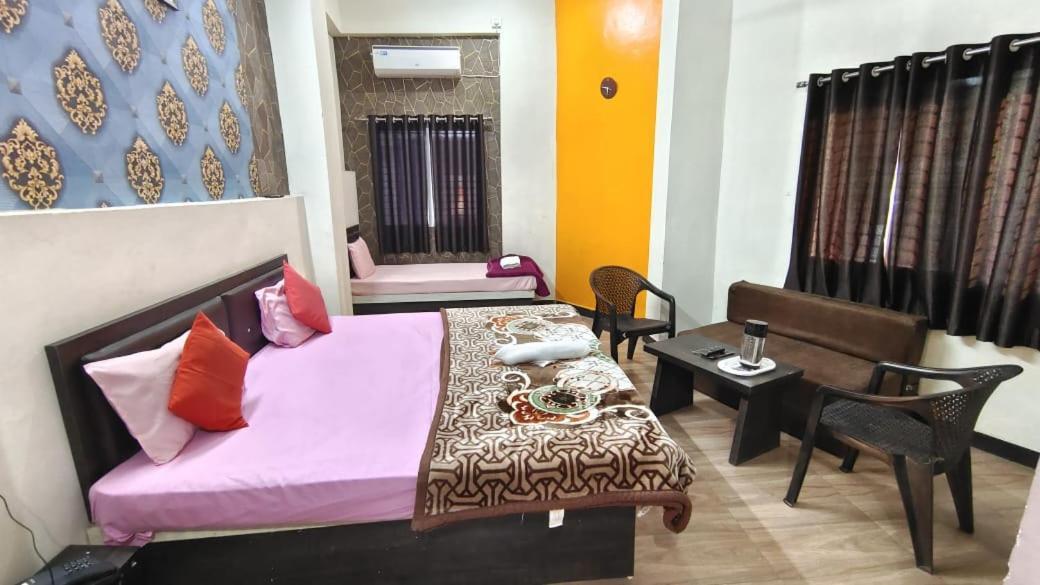Hotel Shivanjali Palace Uddzsaín Kültér fotó