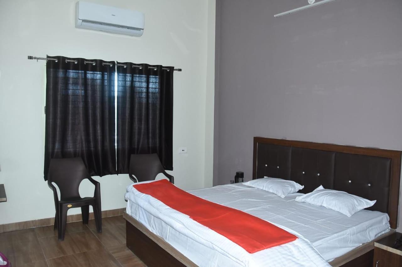 Hotel Shivanjali Palace Uddzsaín Kültér fotó