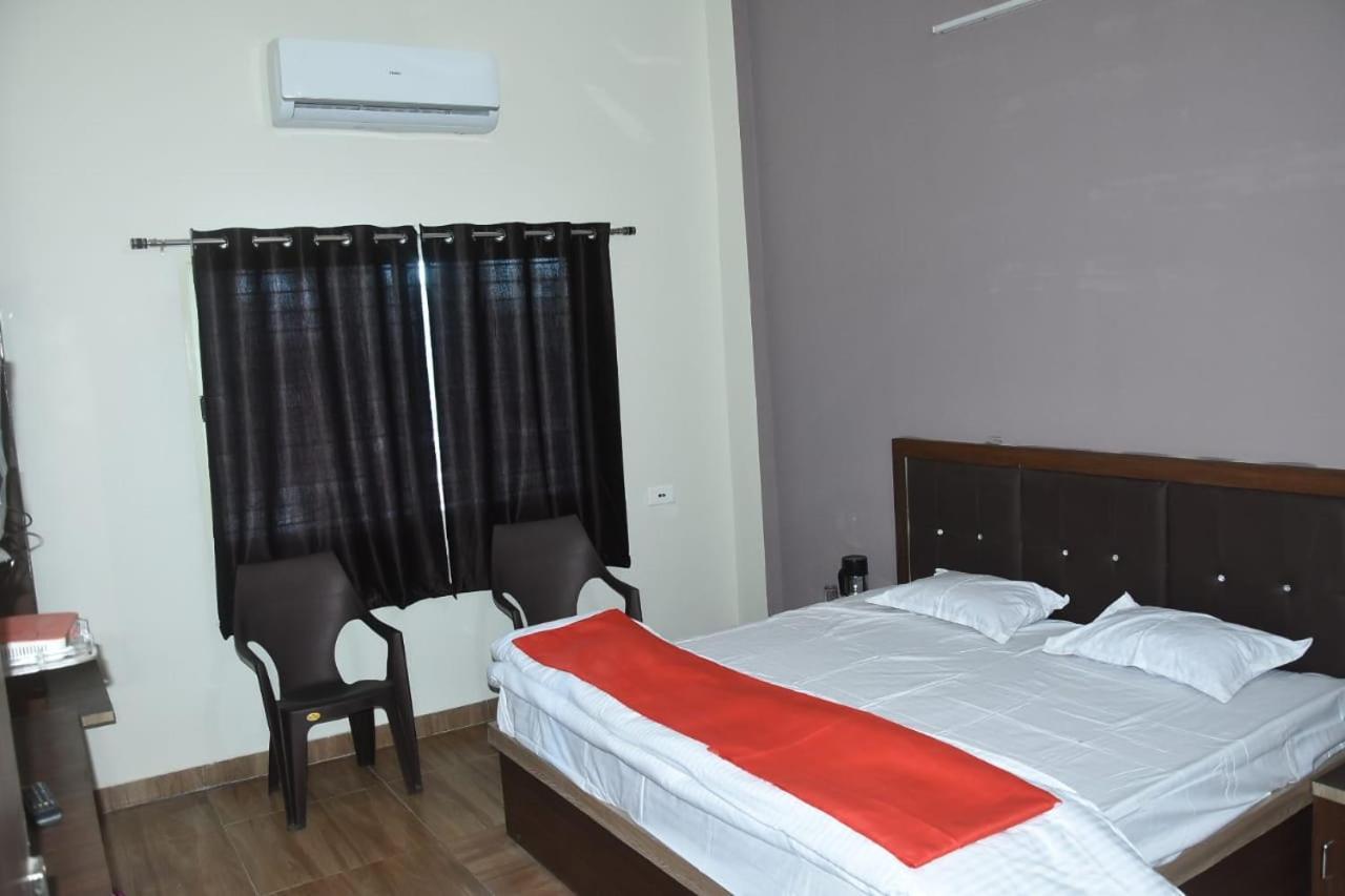 Hotel Shivanjali Palace Uddzsaín Kültér fotó