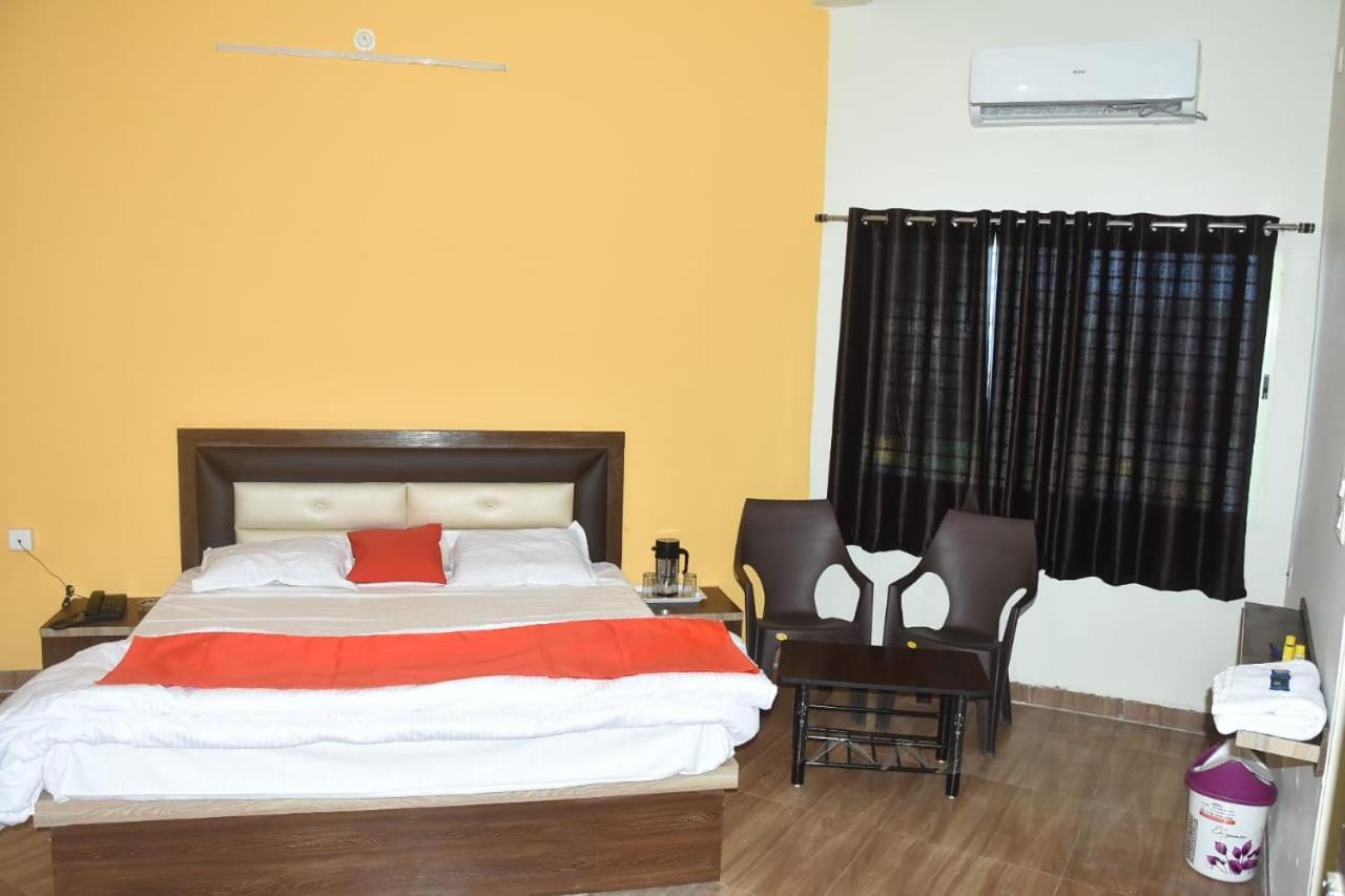 Hotel Shivanjali Palace Uddzsaín Kültér fotó