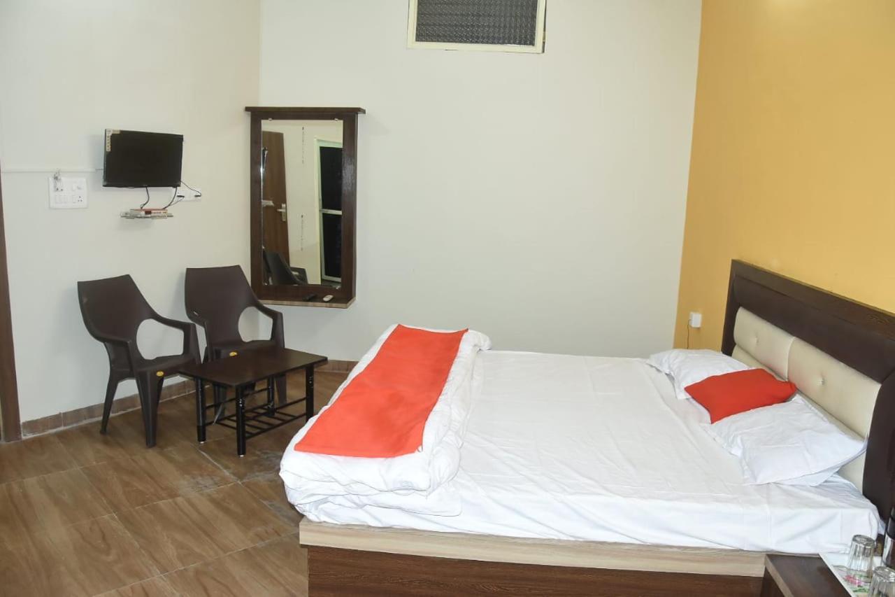 Hotel Shivanjali Palace Uddzsaín Kültér fotó